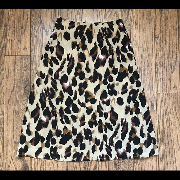 Boohoo Dresses & Skirts - Boohoo leopard print midi skirt